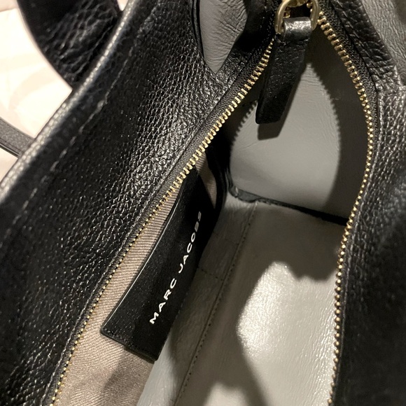 LIKE NEW MARC JACOBS The Leather Small Tote Bag in Black Leather - Picture 10 of 12